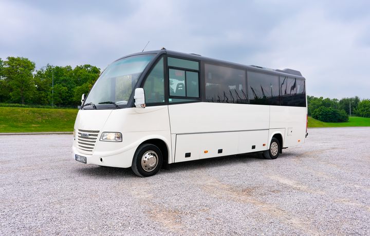 Iveco Rapido Tomaro Bus, midibus do przewozów grupowych i wyjazdów szkolnych z Warszawy