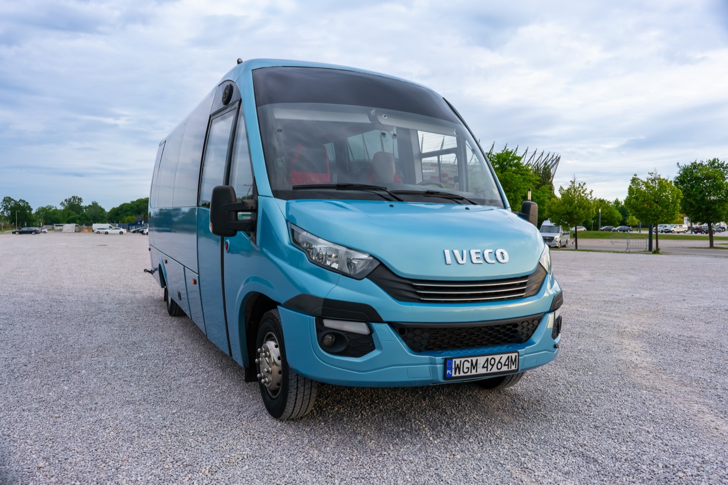 Midibus Iveco Tomaro Bus do przewozów grupowych, wyjazdów firmowych i szkolnych z Warszawy